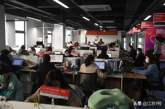 6365411c4a474adb8114400e213fd1e5.jpg 跟著中辦國辦調研江蘇復工復產 | 一座特大城市的“復活”之路