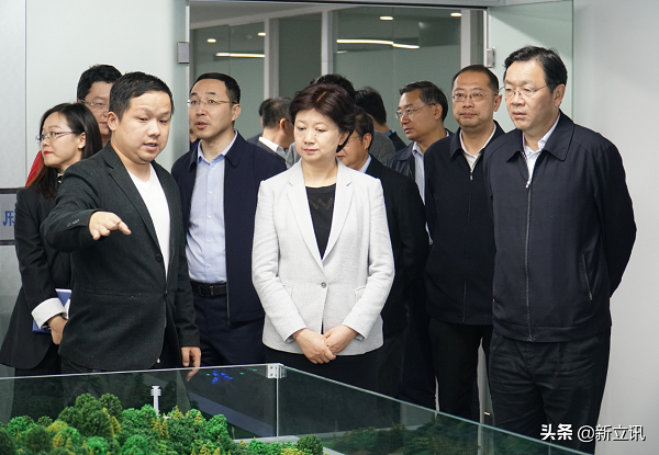 18a9b5c08d0e4a5ba444ce8fcde5dab3.png 遼寧省委常委、統(tǒng)戰(zhàn)部部長(zhǎng)范繼英一行蒞臨新立訊考察調(diào)研
